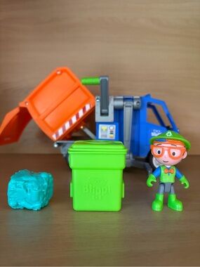 ✨$12✨Blippi Recycling Truck with Sound + Blippi Figure + Recycle Bin